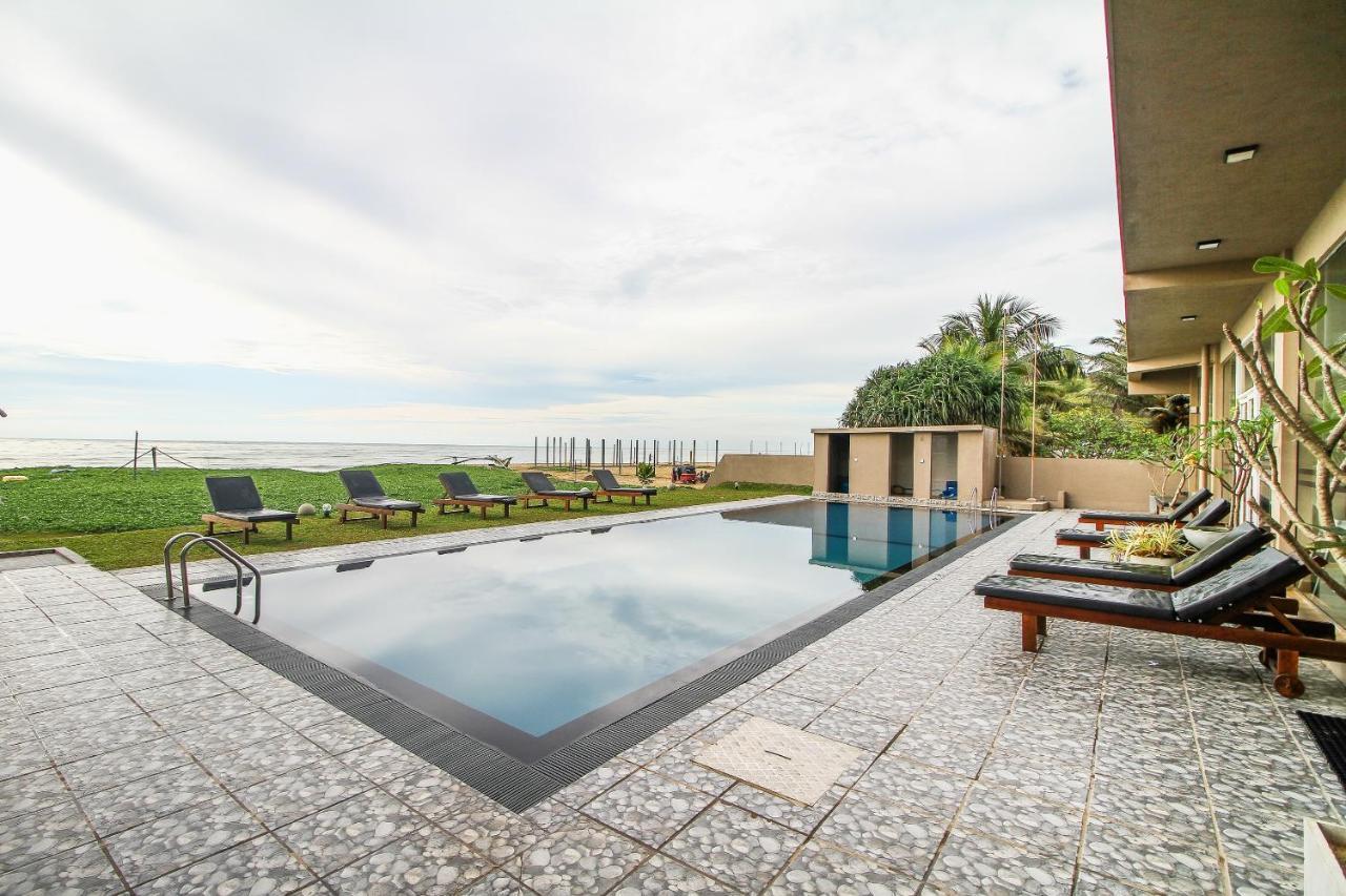 Grace Beach Resort By Travel Corners Негомбо Екстериор снимка